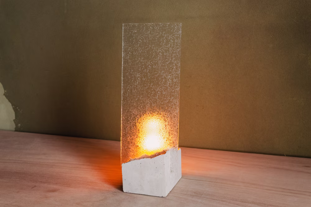 窓灯：昭和レトロガラスと揺らめくコンクリートライト