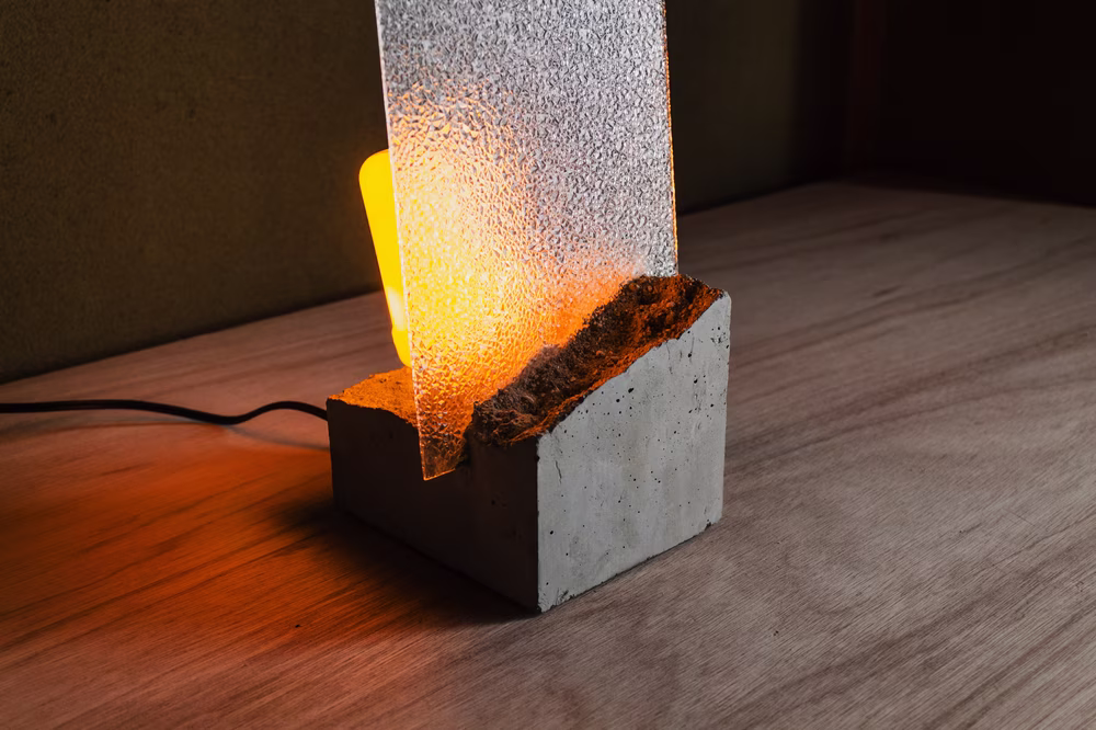 窓灯：昭和レトロガラスと揺らめくコンクリートライト