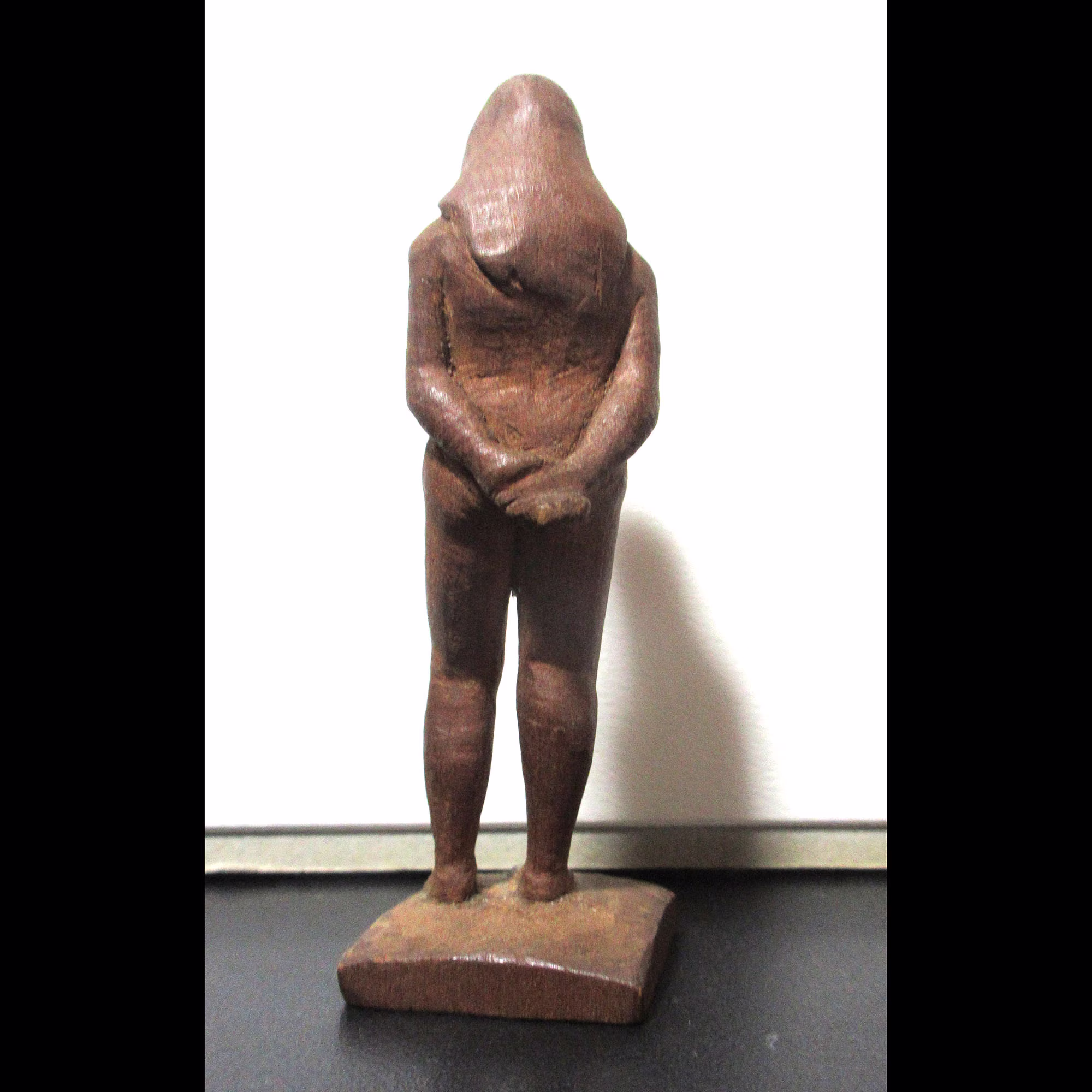 木彫少女裸体像